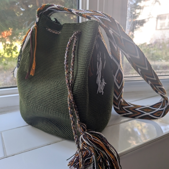 Elegant Olive Green Woven Shoulder Bag - Picture 1 of 14